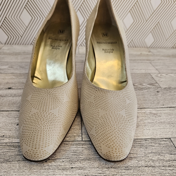 BRUNO MAGLI Embroidered Fabric Pumps Heels Made in Italy Cream 10 B - Picture 2 of 13
